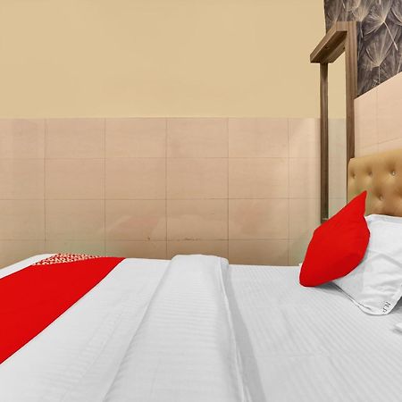 Hotel O Nandi Palace Lodging And Boarding Ulhasnagar Экстерьер фото