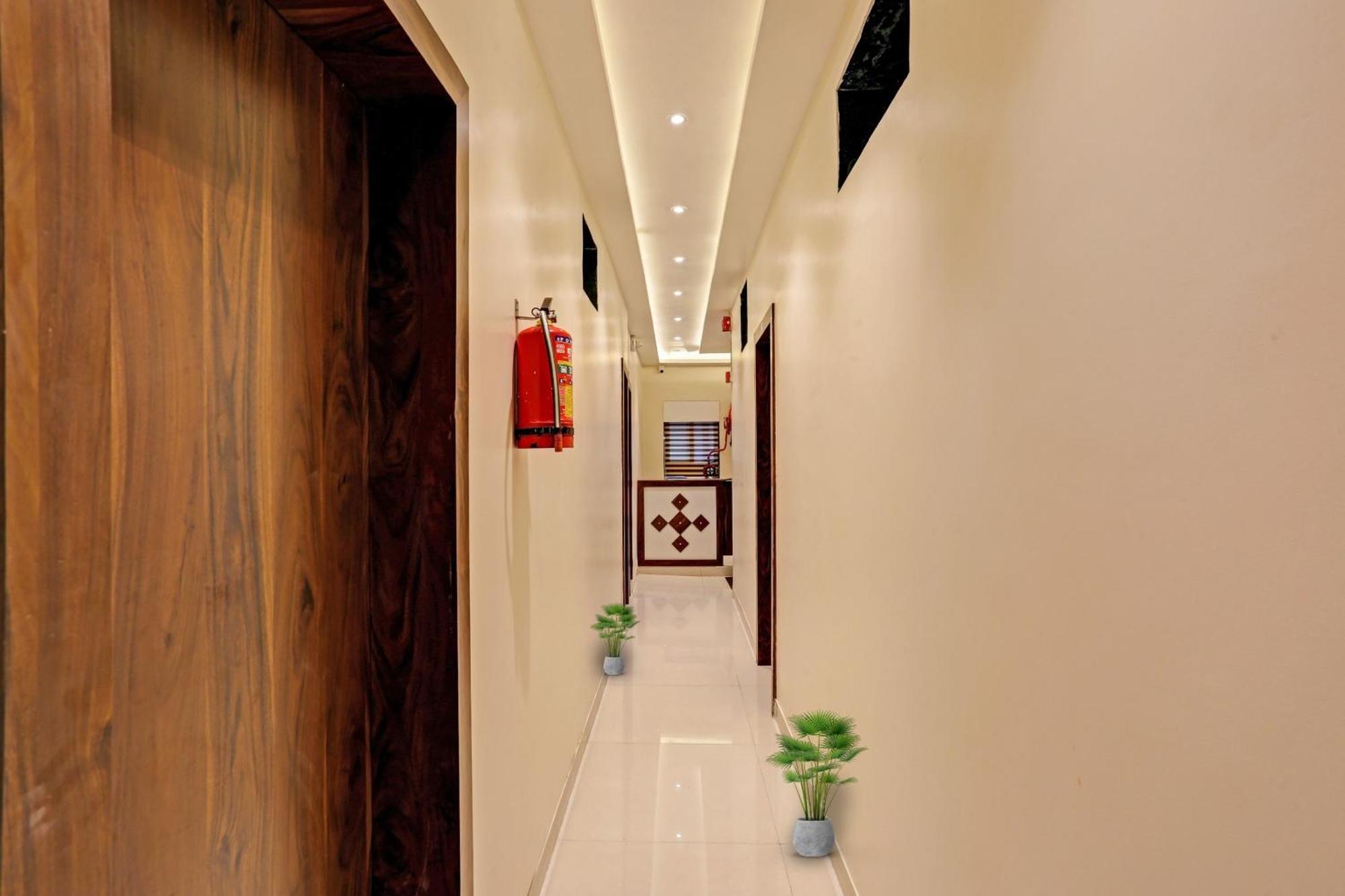 Hotel O Nandi Palace Lodging And Boarding Ulhasnagar Экстерьер фото