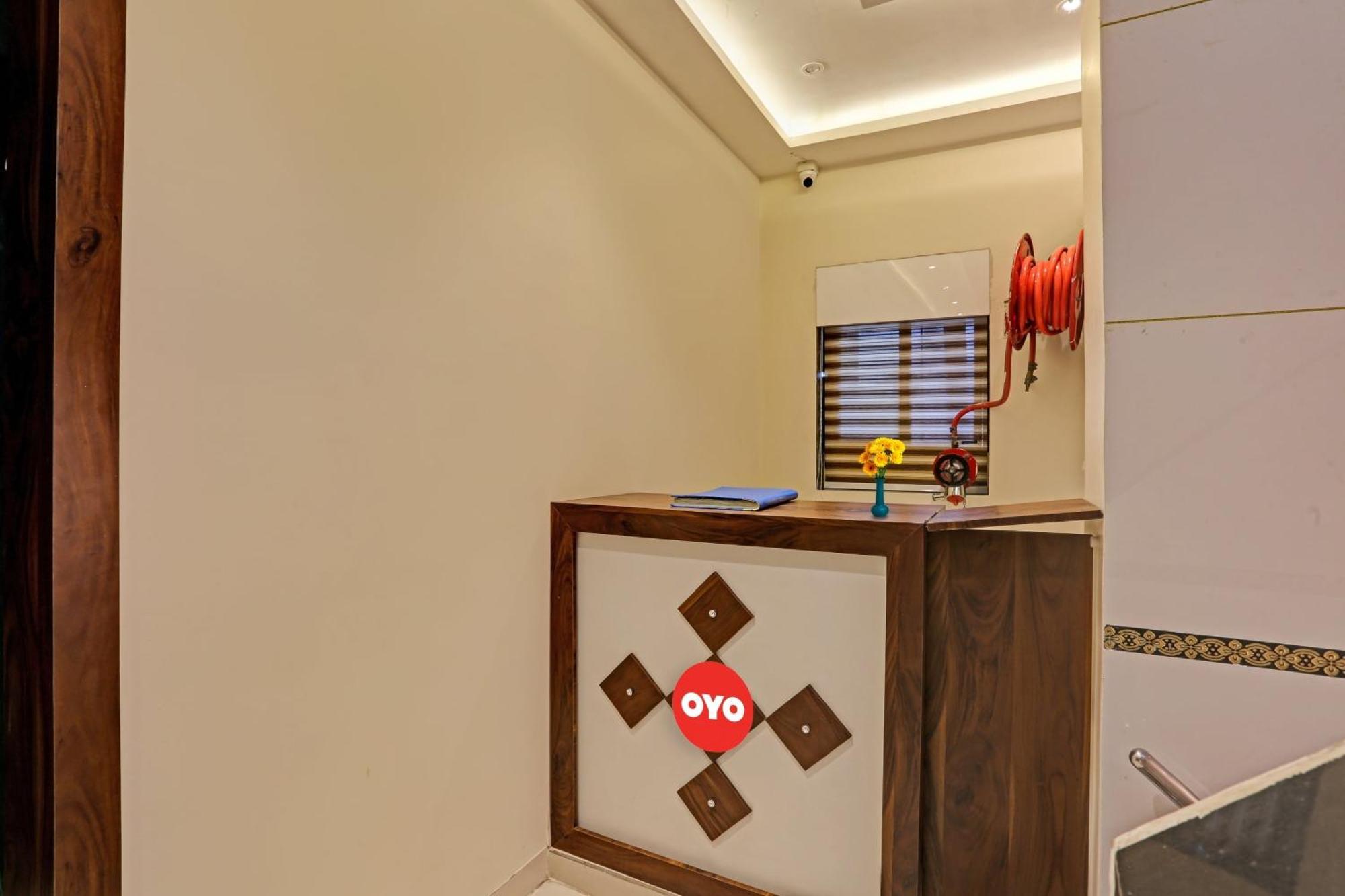Hotel O Nandi Palace Lodging And Boarding Ulhasnagar Экстерьер фото
