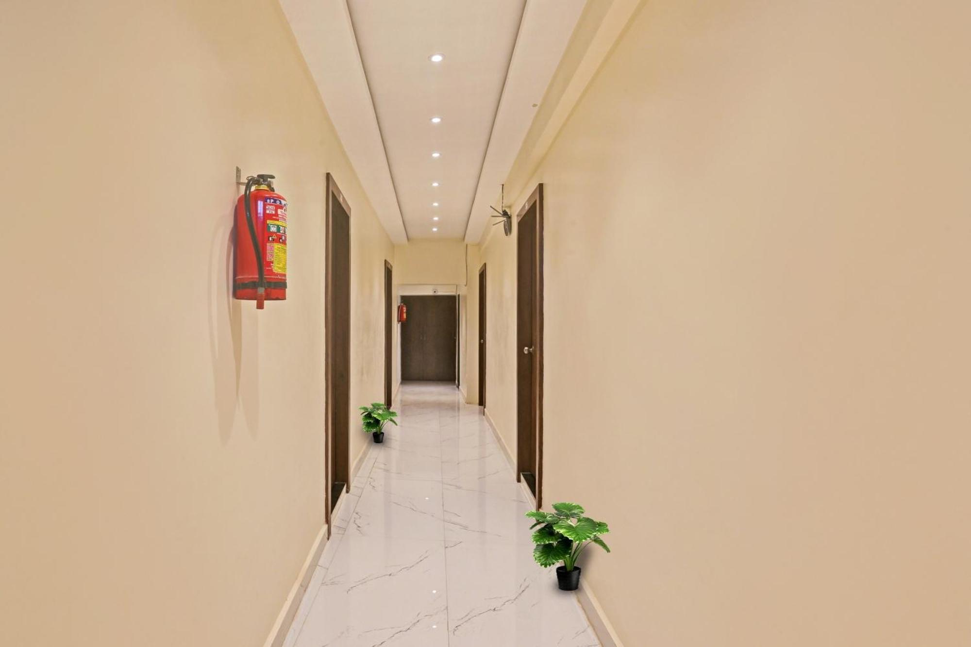 Hotel O Nandi Palace Lodging And Boarding Ulhasnagar Экстерьер фото