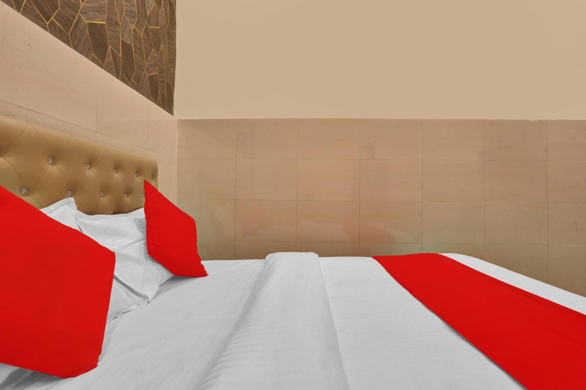 Hotel O Nandi Palace Lodging And Boarding Ulhasnagar Экстерьер фото