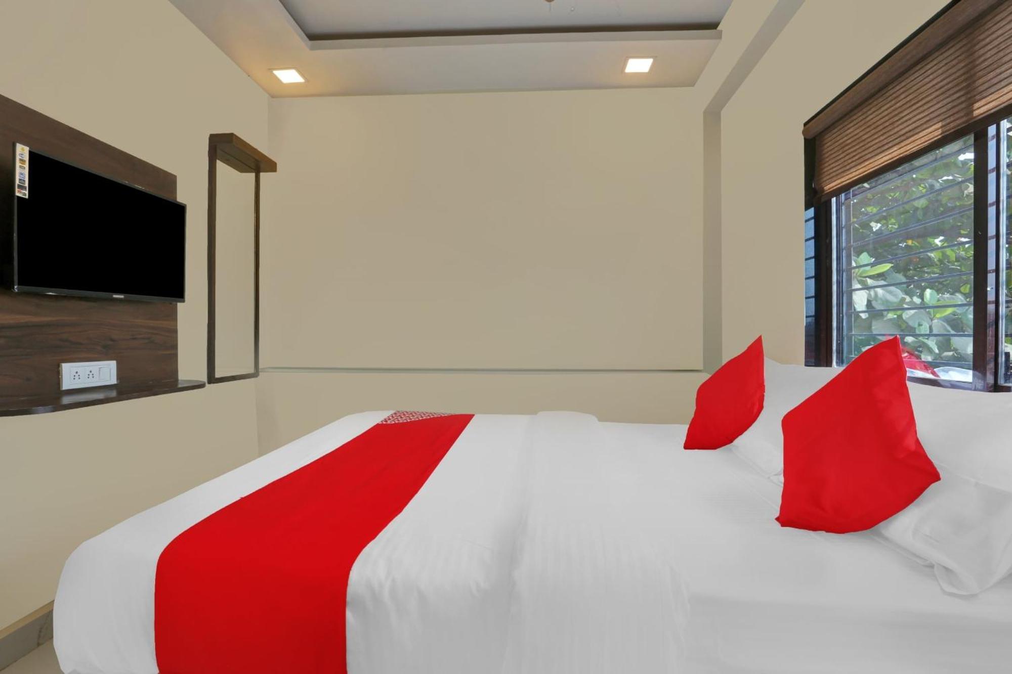 Hotel O Nandi Palace Lodging And Boarding Ulhasnagar Экстерьер фото